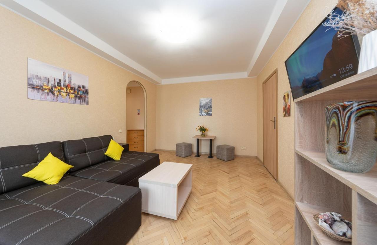 1 Bedroom Apart Near Metro Pecherska Kiev Bagian luar foto