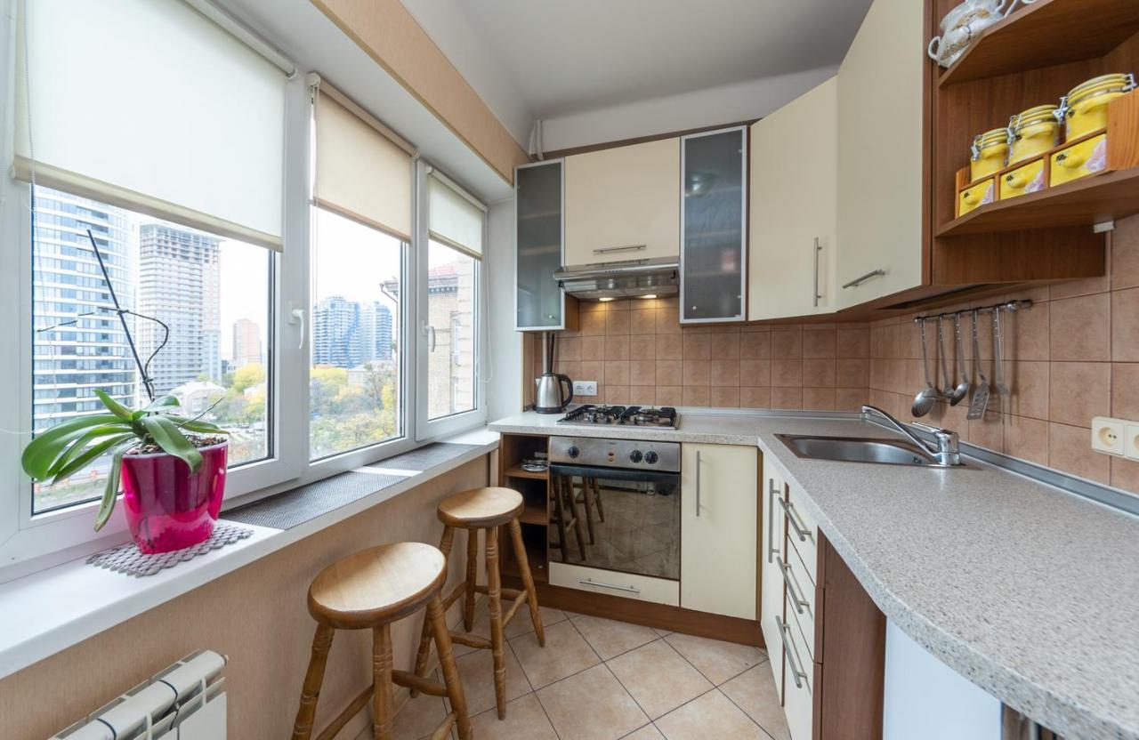 1 Bedroom Apart Near Metro Pecherska Kiev Bagian luar foto