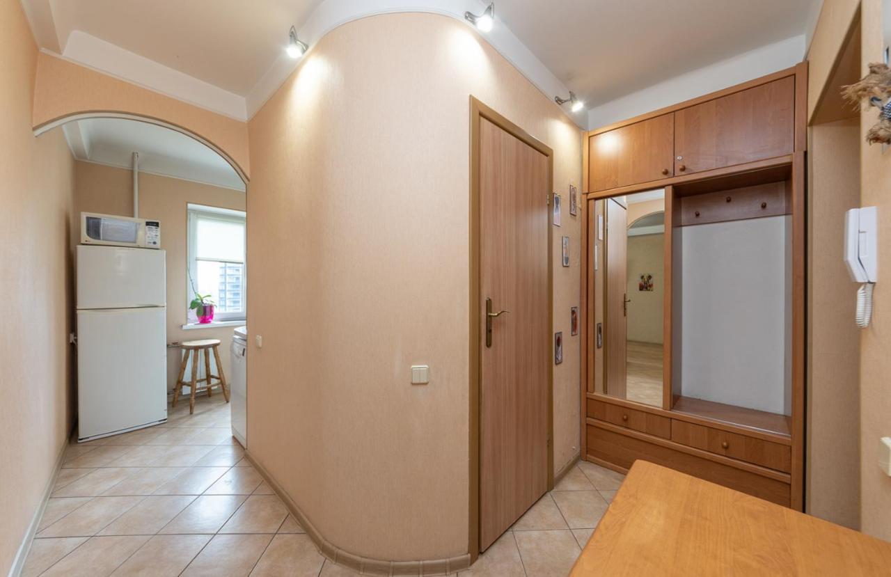 1 Bedroom Apart Near Metro Pecherska Kiev Bagian luar foto