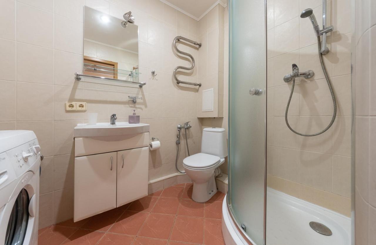 1 Bedroom Apart Near Metro Pecherska Kiev Bagian luar foto