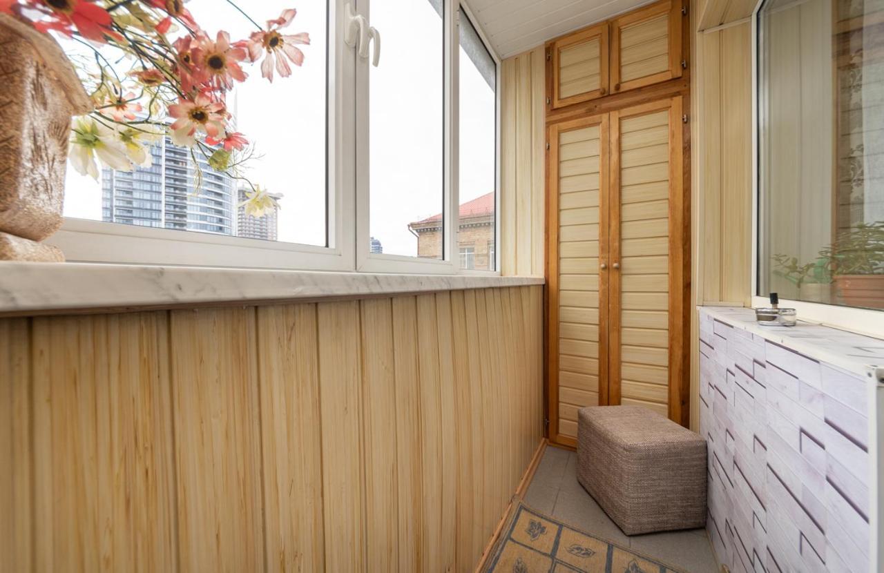 1 Bedroom Apart Near Metro Pecherska Kiev Bagian luar foto