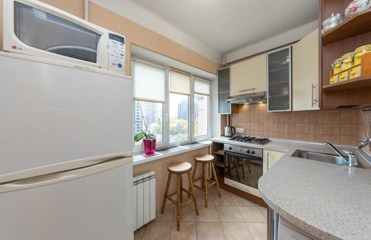 1 Bedroom Apart Near Metro Pecherska Kiev Bagian luar foto