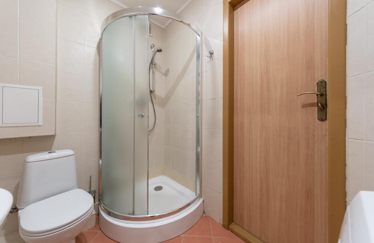 1 Bedroom Apart Near Metro Pecherska Kiev Bagian luar foto
